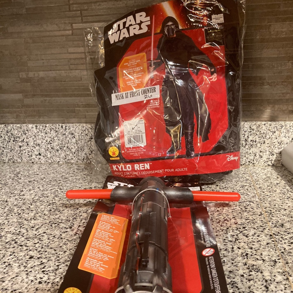 NWT Kylo Ren Adult Costume w/Lightsaber